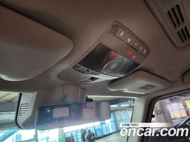 Mercedes-Benz G-Class 2023 — photo 18