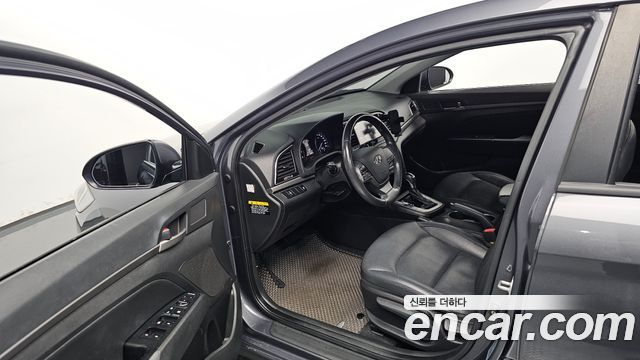 Hyundai AVANTE 2018 — photo 13