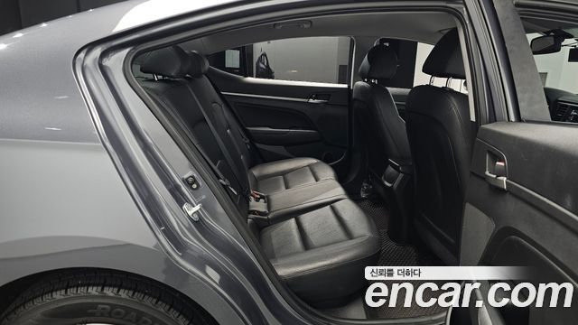 Hyundai AVANTE 2018 — photo 18
