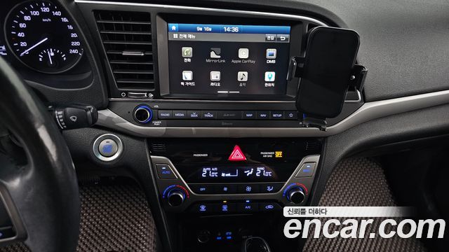 Hyundai AVANTE 2018 — photo 20