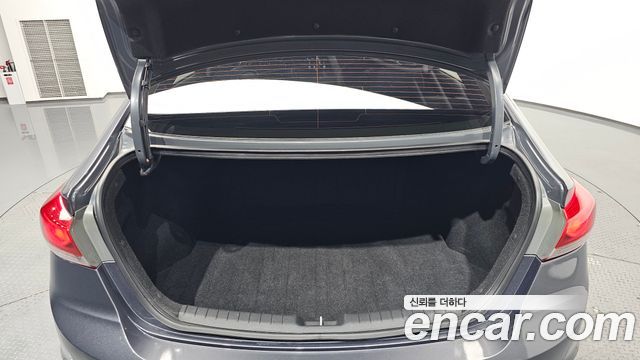 Hyundai AVANTE 2018 — photo 26