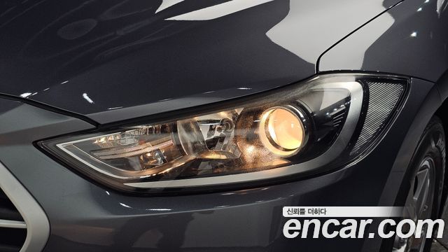 Hyundai AVANTE 2018 — photo 8