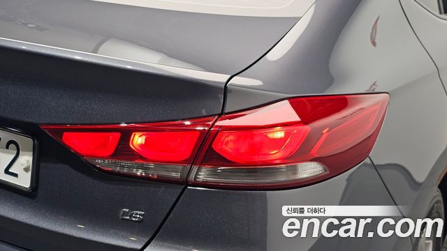 Hyundai AVANTE 2018 — photo 9