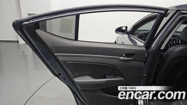 Hyundai AVANTE 2018 — photo 15
