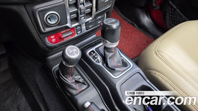 Jeep Wrangler 2021 — photo 12