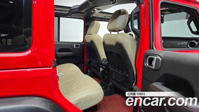 Jeep Wrangler 2021 — photo 17