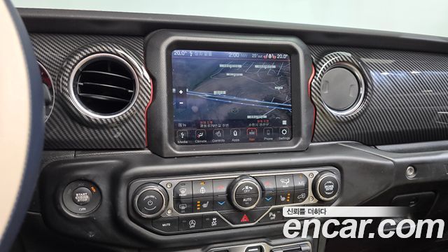 Jeep Wrangler 2021 — photo 19
