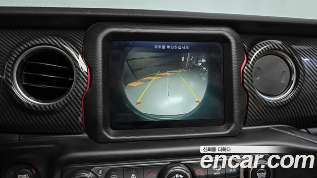 Jeep Wrangler 2021 — photo 20