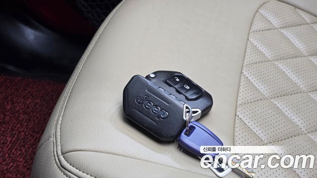 Jeep Wrangler 2021 — photo 21