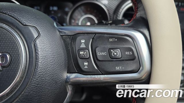 Jeep Wrangler 2021 — photo 22