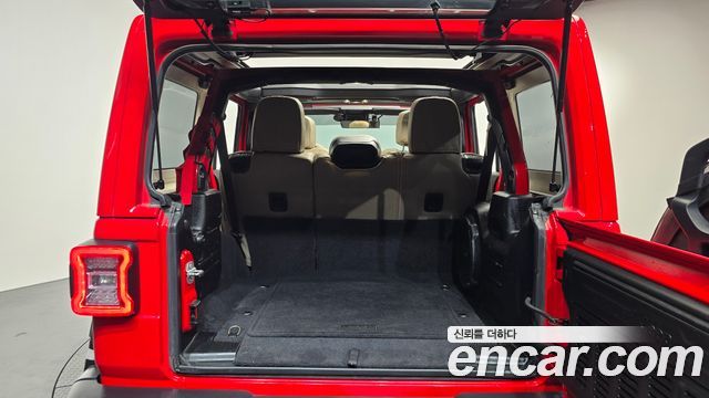 Jeep Wrangler 2021 — photo 24