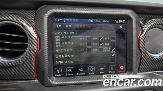 Jeep Wrangler 2021 — photo 25