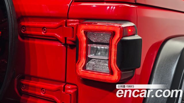 Jeep Wrangler 2021 — photo 9