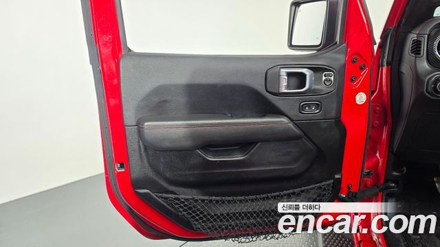 Jeep Wrangler 2021 — photo 14