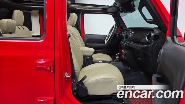 Jeep Wrangler 2021 — photo 16
