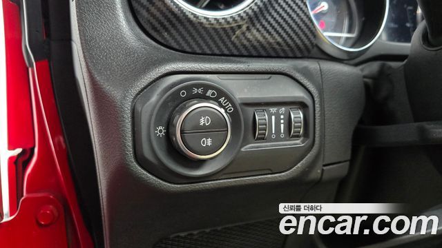 Jeep Wrangler 2021 — photo 28