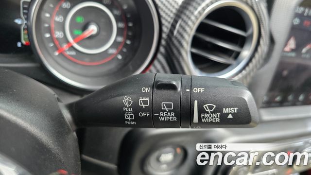 Jeep Wrangler 2021 — photo 30
