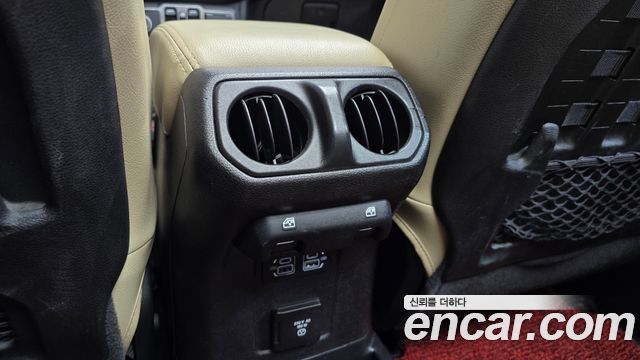 Jeep Wrangler 2021 — photo 32
