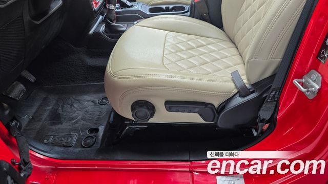 Jeep Wrangler 2021 — photo 33
