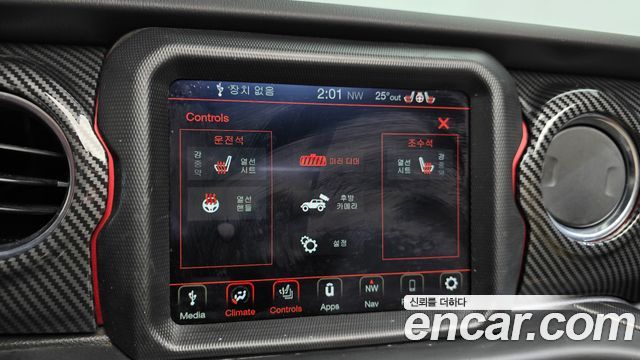 Jeep Wrangler 2021 — photo 34