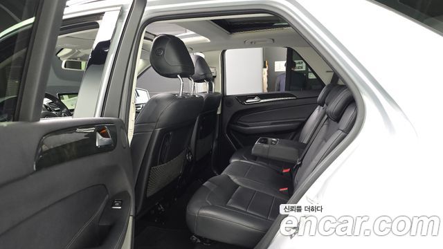 Mercedes-Benz GLE-Class 2017 — photo 11