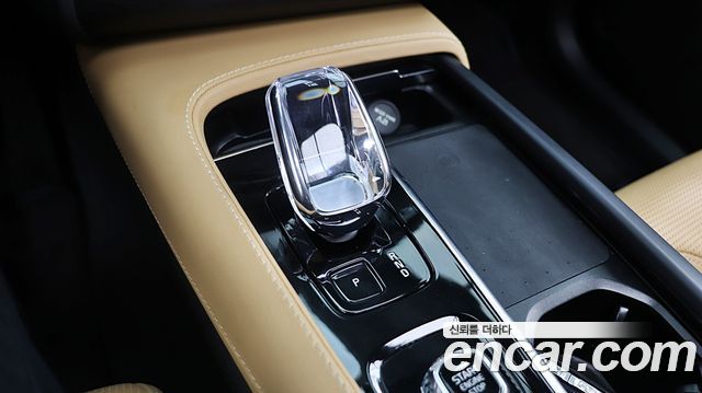 Volvo XC90 2023 — photo 10