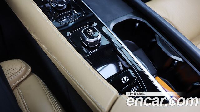 Volvo XC90 2023 — photo 11
