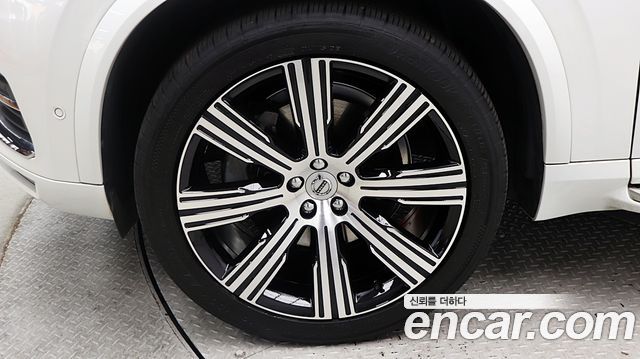 Volvo XC90 2023 — photo 16