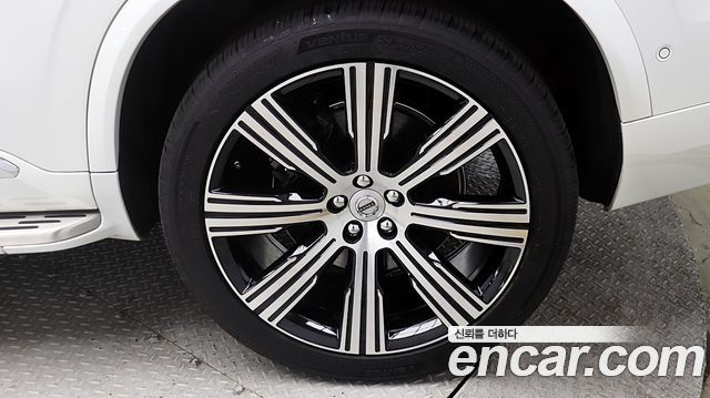 Volvo XC90 2023 — photo 17