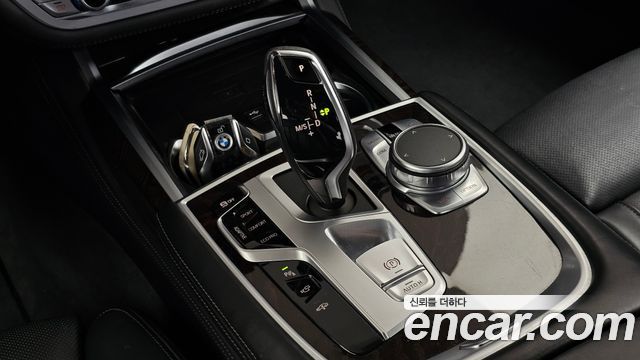 BMW 7-Series 2020 — photo 12