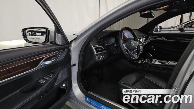 BMW 7-Series 2020 — photo 13