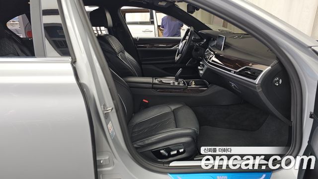 BMW 7-Series 2020 — photo 17