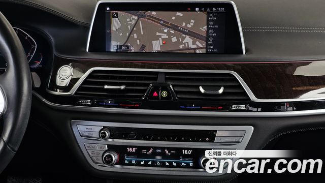 BMW 7-Series 2020 — photo 20