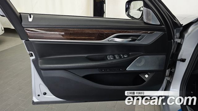 BMW 7-Series 2020 — photo 14