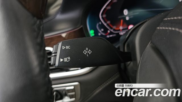 BMW 7-Series 2020 — photo 30