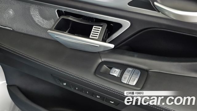 BMW 7-Series 2020 — photo 34