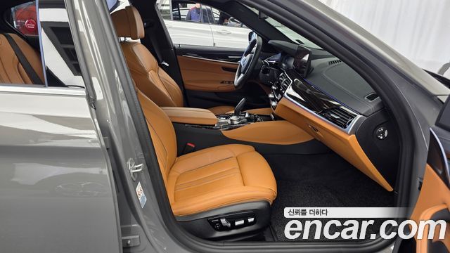 BMW 5-Series 2021 — photo 17