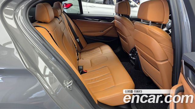 BMW 5-Series 2021 — photo 18