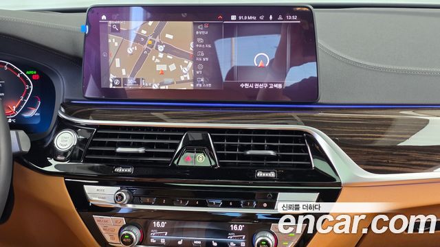 BMW 5-Series 2021 — photo 20