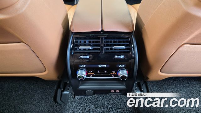 BMW 5-Series 2021 — photo 24