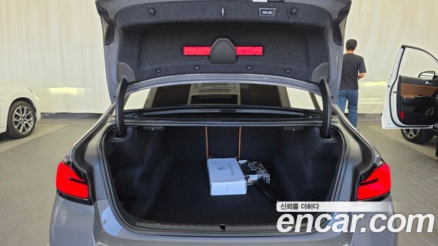 BMW 5-Series 2021 — photo 26