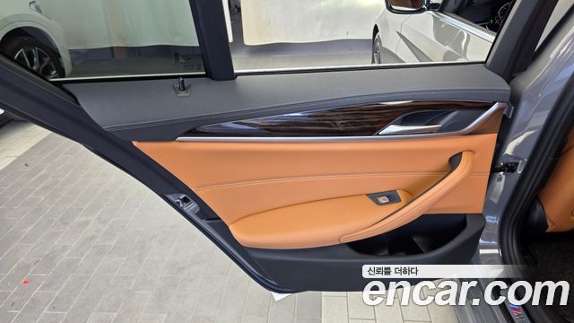 BMW 5-Series 2021 — photo 15