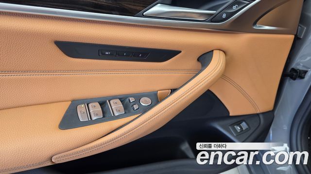 BMW 5-Series 2021 — photo 28