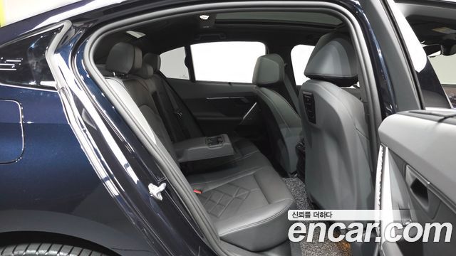 BMW 5-Series 2024 — photo 17