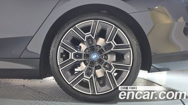 BMW 5-Series 2024 — photo 7