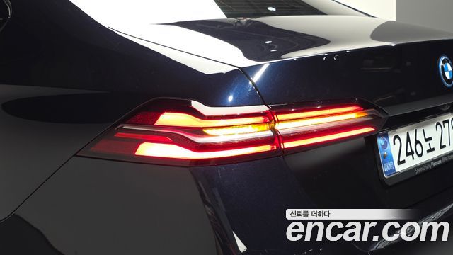BMW 5-Series 2024 — photo 9
