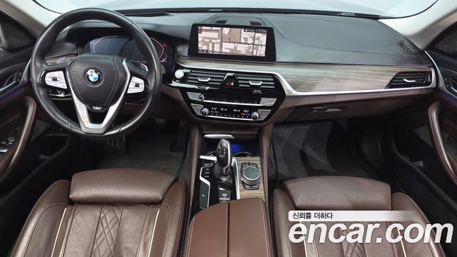 BMW 5-Series 2020 — photo 10