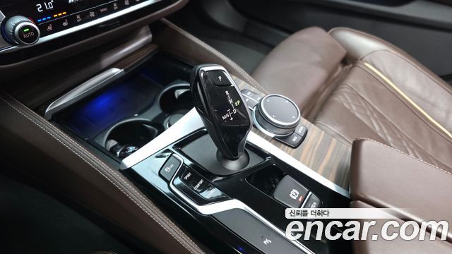 BMW 5-Series 2020 — photo 12