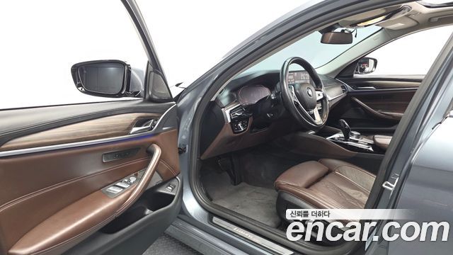 BMW 5-Series 2020 — photo 13