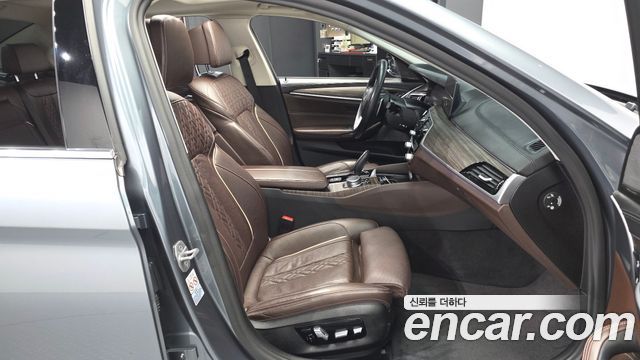 BMW 5-Series 2020 — photo 17